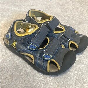 Kamik size 11 Kids Sandals